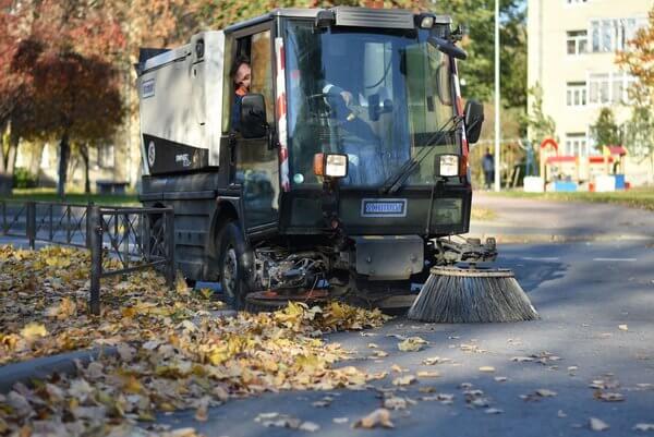 Каждый день более 500 уборочных машин чистят улицы Санкт-Петербурга