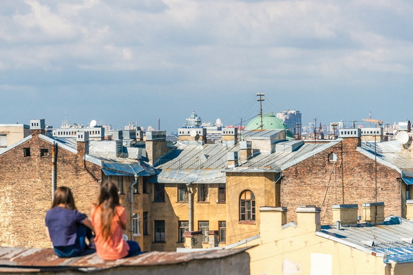 Пока у петербуржцев протекают крыши, чиновники кичатся «решением проблем»