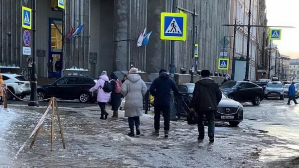 Больницы Петербурга заполнили травмированные на скользких улицах пациенты