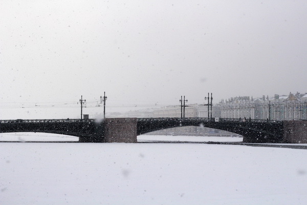 Имя губернатора Беглова присвоили нескольким снежным объектам в центре Петербурга
