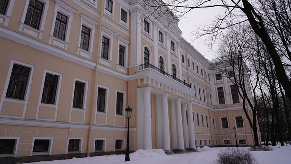 Садовый фасад Аничкова дворца отреставрировали