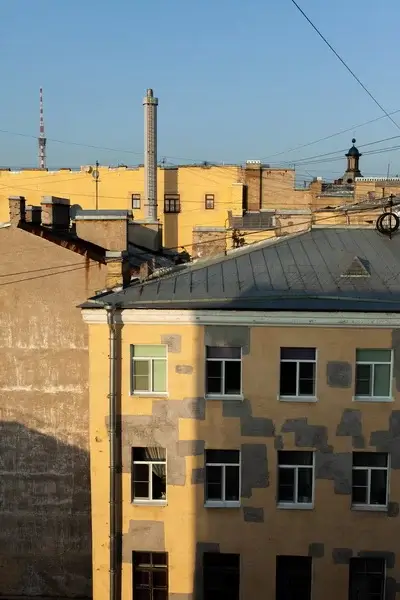 «Ничего не решается»: петербуржцы раскритиковали Смольный за неспособность устранить протечки крыш в городе
