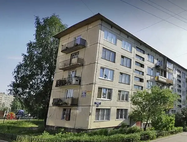 Власти Петербурга растянули реновацию ветхих домов на 14 лет, но объявили о новой