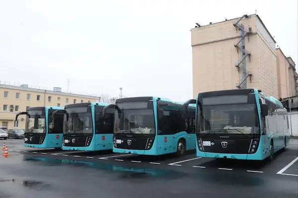 Смольный оставил петербуржцев без информационных табличек на новых автобусах