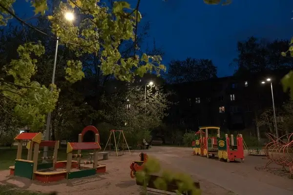 Новое освещение появилось на 58 детских и спортивных площадках
