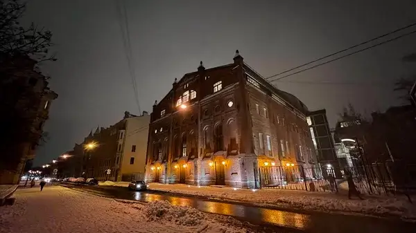 Спрос на элитное жилье в Петербурге упал на 30%